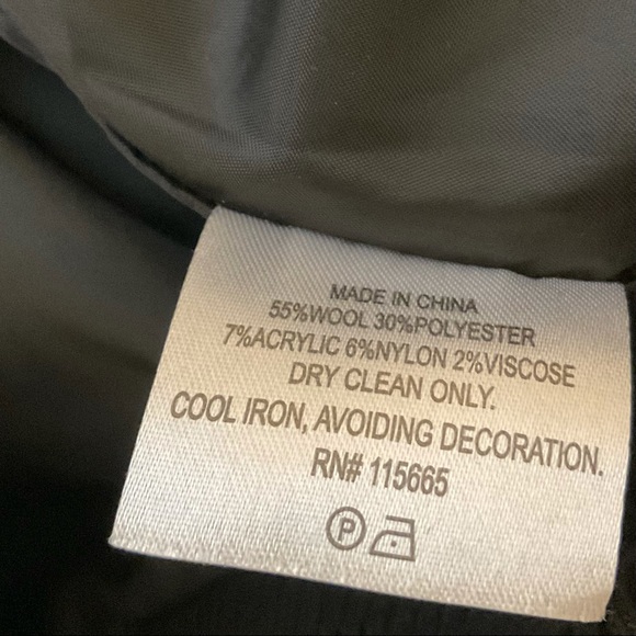 Harry Potter Hufflepuff Logo Hooded Varsity Wool Blend Jacket - Picture 9 of 12